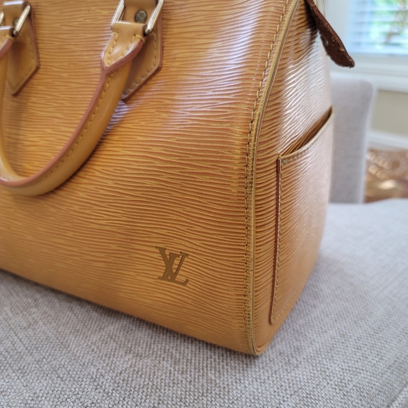 Louis Vuitton Epi Speedy 25 Yellow - Picture 8 of 16